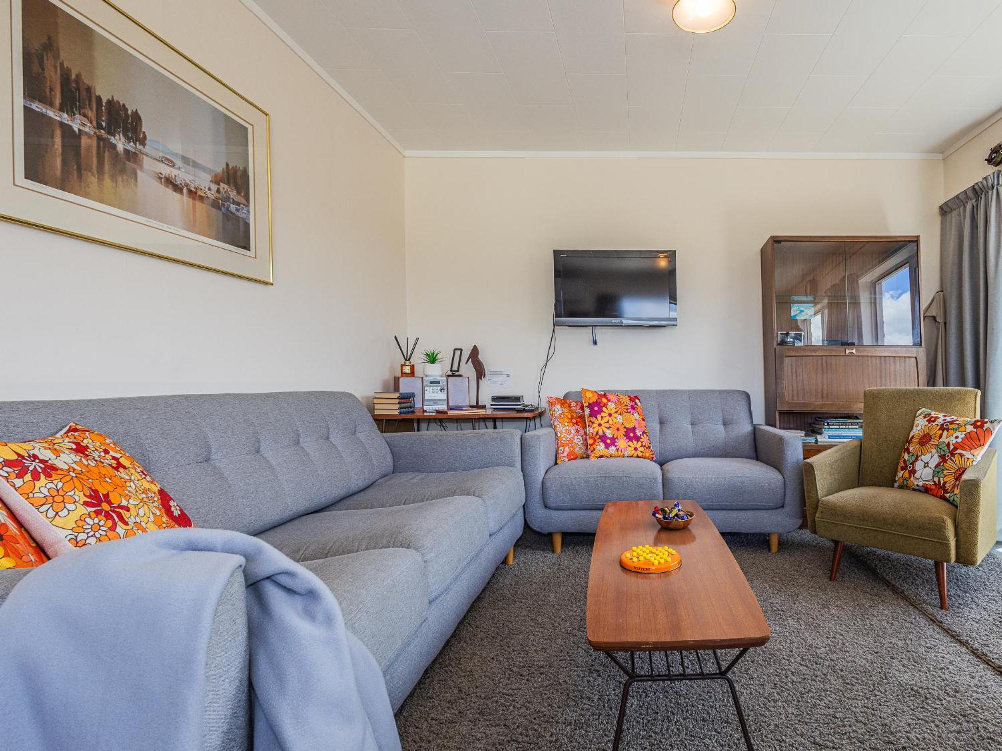 Central Riverside Retreat - Taupo Holiday Home Экстерьер фото