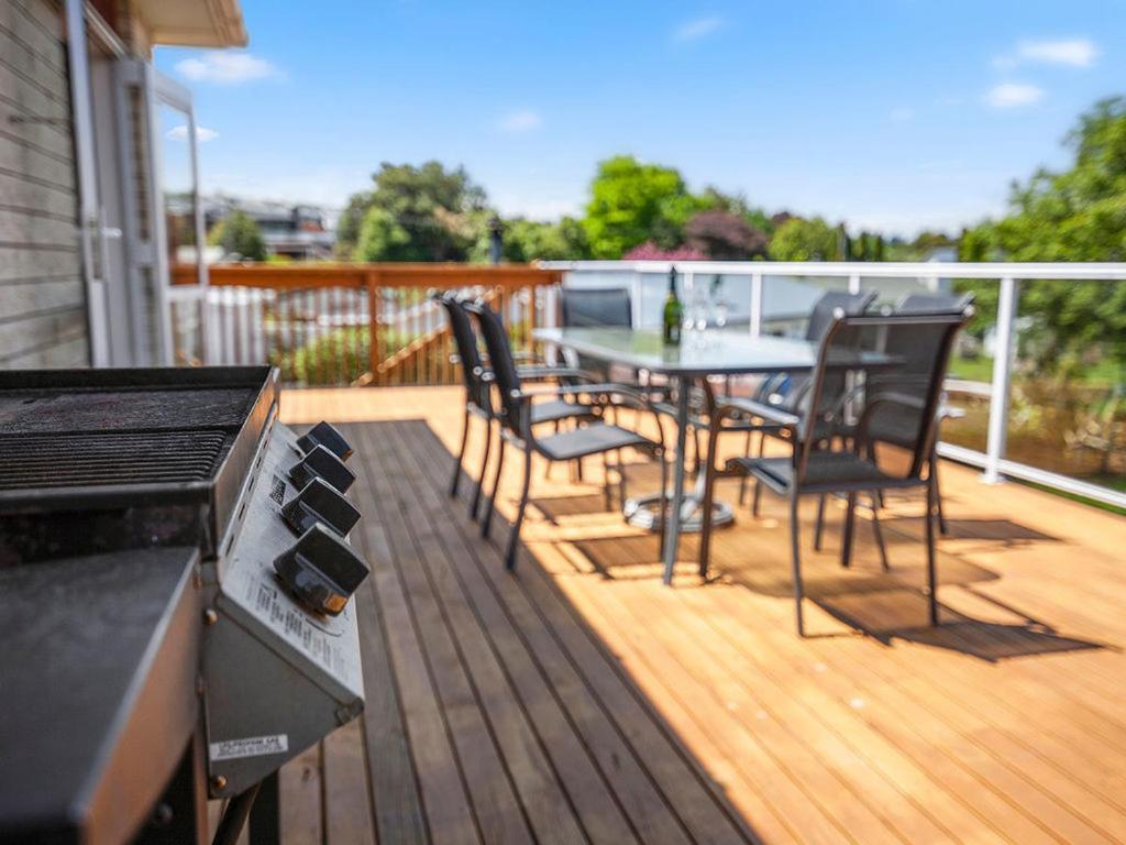 Central Riverside Retreat - Taupo Holiday Home Экстерьер фото